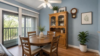 Spacious 3 bedroom, 2.5 bathroom split-level condo offering 1 - photo 9