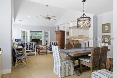 Beautiful and bright 3BR 3BA. End unit. Spacious & inviting - photo 4