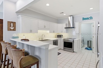 Beautiful and bright 3BR 3BA. End unit. Spacious & inviting - photo 5