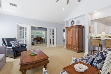 Beautiful and bright 3BR 3BA. End unit. Spacious & inviting - photo 10