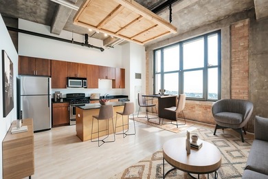 Beautiful lake facing penthouse at historic Chess Lofts situated - photo 3