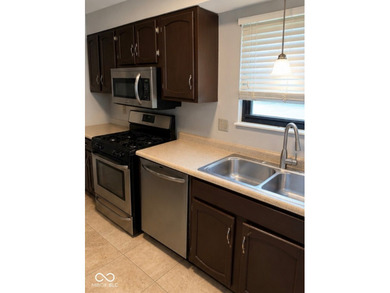 Spacious End-Unit Condo Townhome Overlooking Fall Creek! Enjoy - photo 4