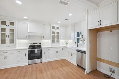 Move right in to this beautifully updated 4-bedroom, 3-bath home - photo 12