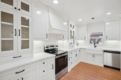 Move right in to this beautifully updated 4-bedroom, 3-bath home - photo 16
