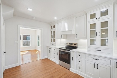 Move right in to this beautifully updated 4-bedroom, 3-bath home - photo 17