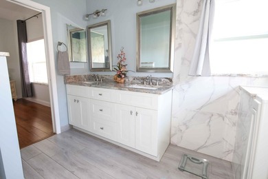You'll fall in love with this beautifully updated lakefront home - photo 17