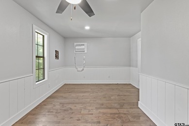 Welcome to your own slice of lakefront paradise on Lake Tyler - - photo 9