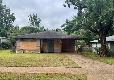 Investment opportunity with strong potential! This 3-bedroom - photo 1