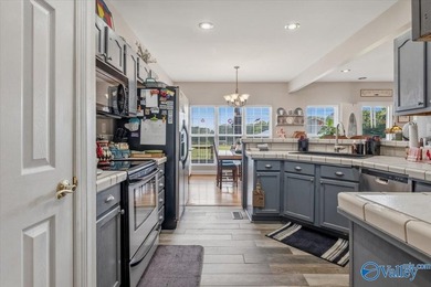 Lakefront living on Weiss Lake at its best. This beautiful 5 - photo 22