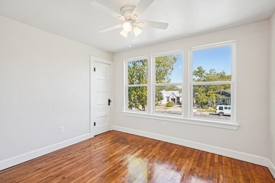 Move right in to this beautifully updated 4-bedroom, 3-bath home - photo 27