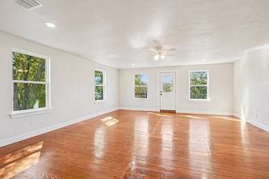 Move right in to this beautifully updated 4-bedroom, 3-bath home - photo 32