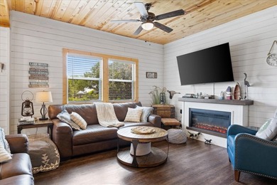 Welcome to the Reel Lazy Lake House, a fully furnished - photo 7