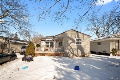 Lotus Lake Home For Sale in Waterford Michigan