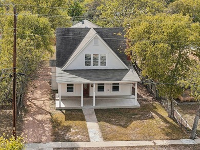 Move right in to this beautifully updated 4-bedroom, 3-bath home - photo 52