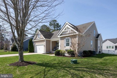 SMART LIVING WITH ROOM TO GROW: Featuring energy saving solar - photo 2