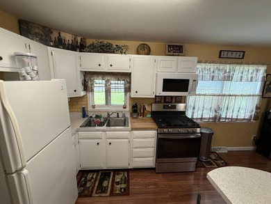 This super meticulous 3 bedroom 1 bath ranch style home with a - photo 4