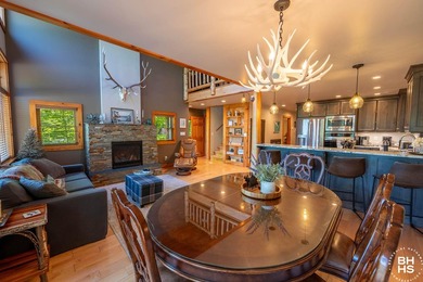 ''Hummingbird Lodge'' is offered for sale sold fully furnished - photo 6