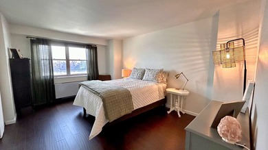 MOST DESIREABLE RENOVATED RIVERFRONT ONE BEDROOM WITH GORGEOUS - photo 8