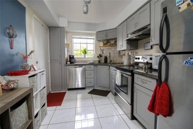 (private lake, pond, creek) Condo For Sale in Coral Springs Florida