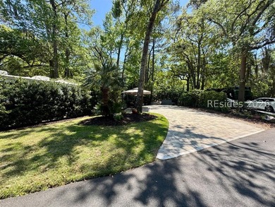 Beautiful EXTRA LARGE RV Lot 155 has a newer paver pad and can - photo 3