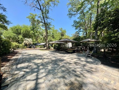 Beautiful EXTRA LARGE RV Lot 155 has a newer paver pad and can - photo 4