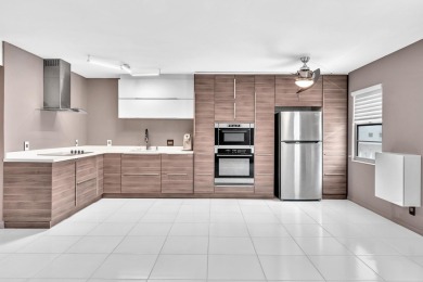 Lake Condo For Sale in Boca Raton, Florida