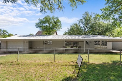 Escape to lake life with this 2 bedroom, 1 bath home near Lake - photo 2