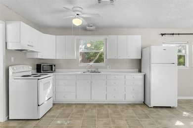Escape to lake life with this 2 bedroom, 1 bath home near Lake - photo 7