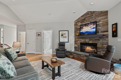 Exceptional home in highly desirable Kenmure, a gated golf - photo 14