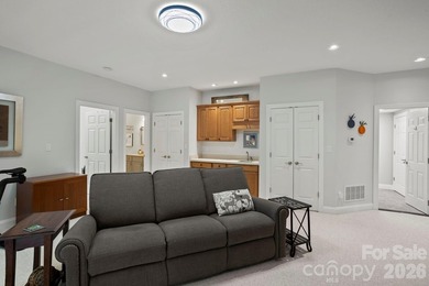 Exceptional home in highly desirable Kenmure, a gated golf - photo 38
