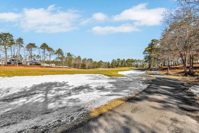 Overlooking the 18th hole of the Jones Golf Course, this elegant - photo 41