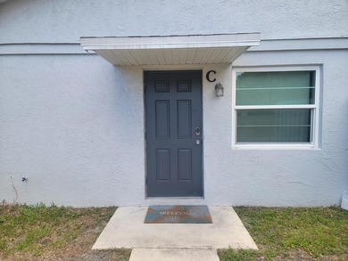 ATTENTION INVESTORS! Nice one-bedroom one and half bath unit in - photo 2