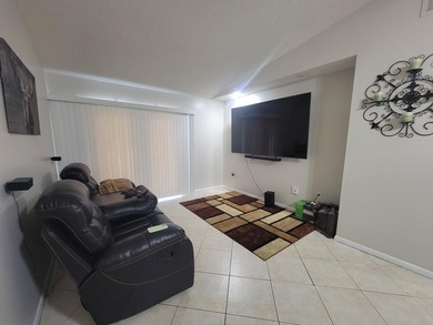 ATTENTION INVESTORS! Nice one-bedroom one and half bath unit in - photo 3