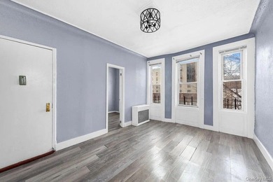 DELIVERED VACANT Ideally located near the Grand Concourse, 1070 - photo 4