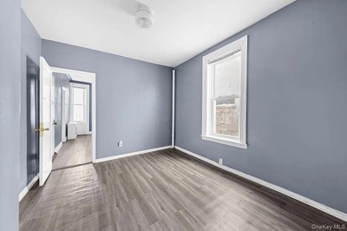 DELIVERED VACANT Ideally located near the Grand Concourse, 1070 - photo 6