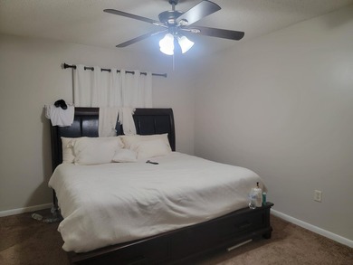 ATTENTION INVESTORS! Nice one-bedroom one and half bath unit in - photo 7