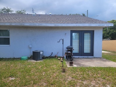 ATTENTION INVESTORS! Nice one-bedroom one and half bath unit in - photo 10