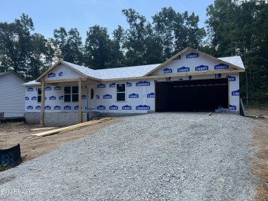 Lake Home For Sale in Crossville, Tennessee