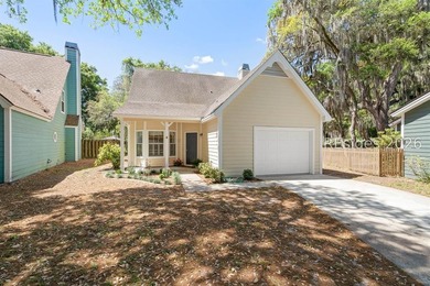 Welcome to 4 Mariners Court, your coastal retreat in the heart - photo 2