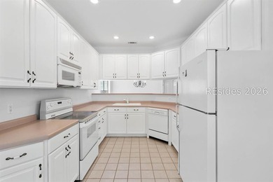 Welcome to 4 Mariners Court, your coastal retreat in the heart - photo 8