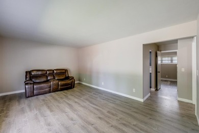 Golf course views, plenty of space, and a location that's hard - photo 4