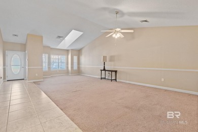 Only unit available in Williamsburg! Independent living awaits