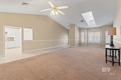 Only unit available in Williamsburg! Independent living awaits