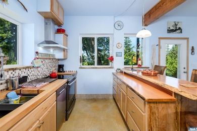 This unbelievable property presents a once-in-a-lifetime - photo 13