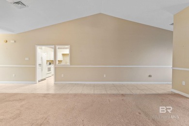 Only unit available in Williamsburg! Independent living awaits