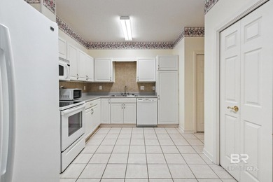 Only unit available in Williamsburg! Independent living awaits