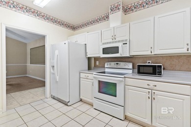 Only unit available in Williamsburg! Independent living awaits