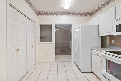 Only unit available in Williamsburg! Independent living awaits