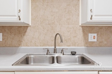 Only unit available in Williamsburg! Independent living awaits