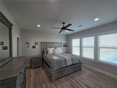 Welcome to 122 Ridge Harbor, where quality and luxury meet the - photo 23